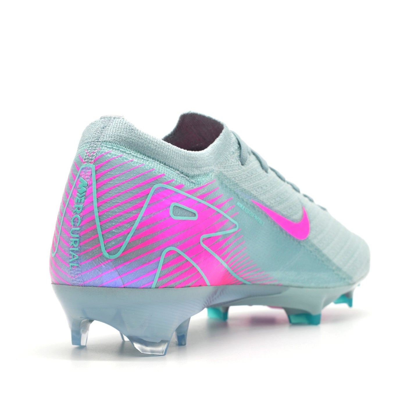 FG – Firm Ground (Plastic Studs)