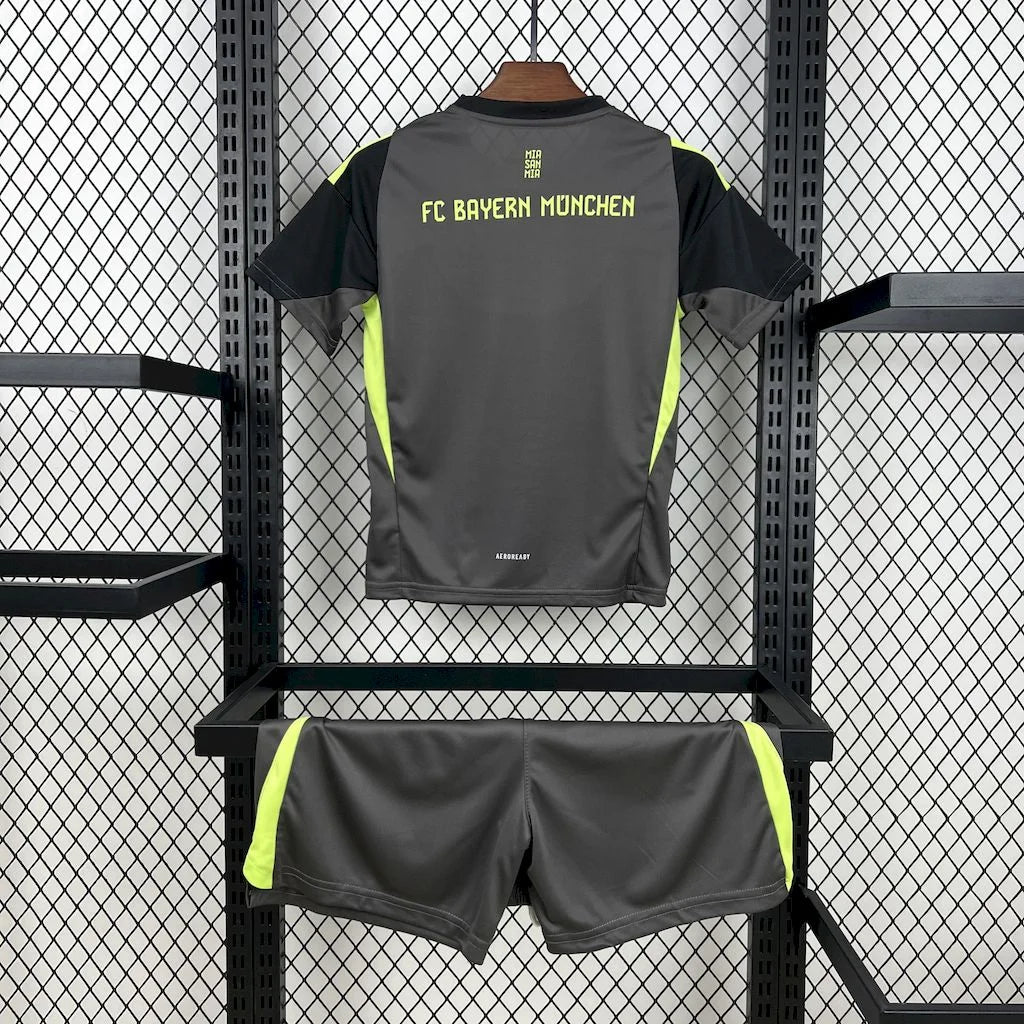 Bayern Munchen 2025 Goalkeeper Jersey