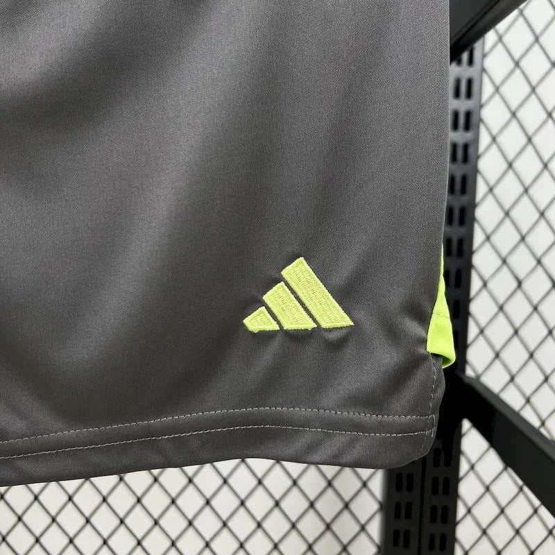 Bayern 2025 Black Goalkeeper Jersey