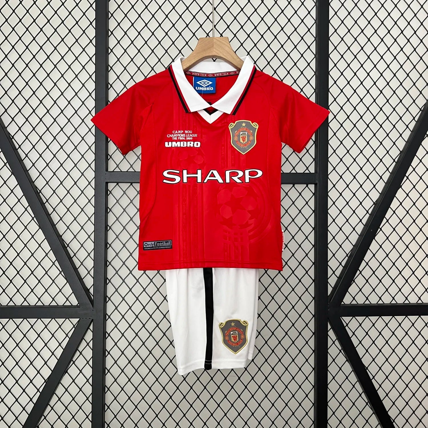 Manchester United 1999 Home jersey