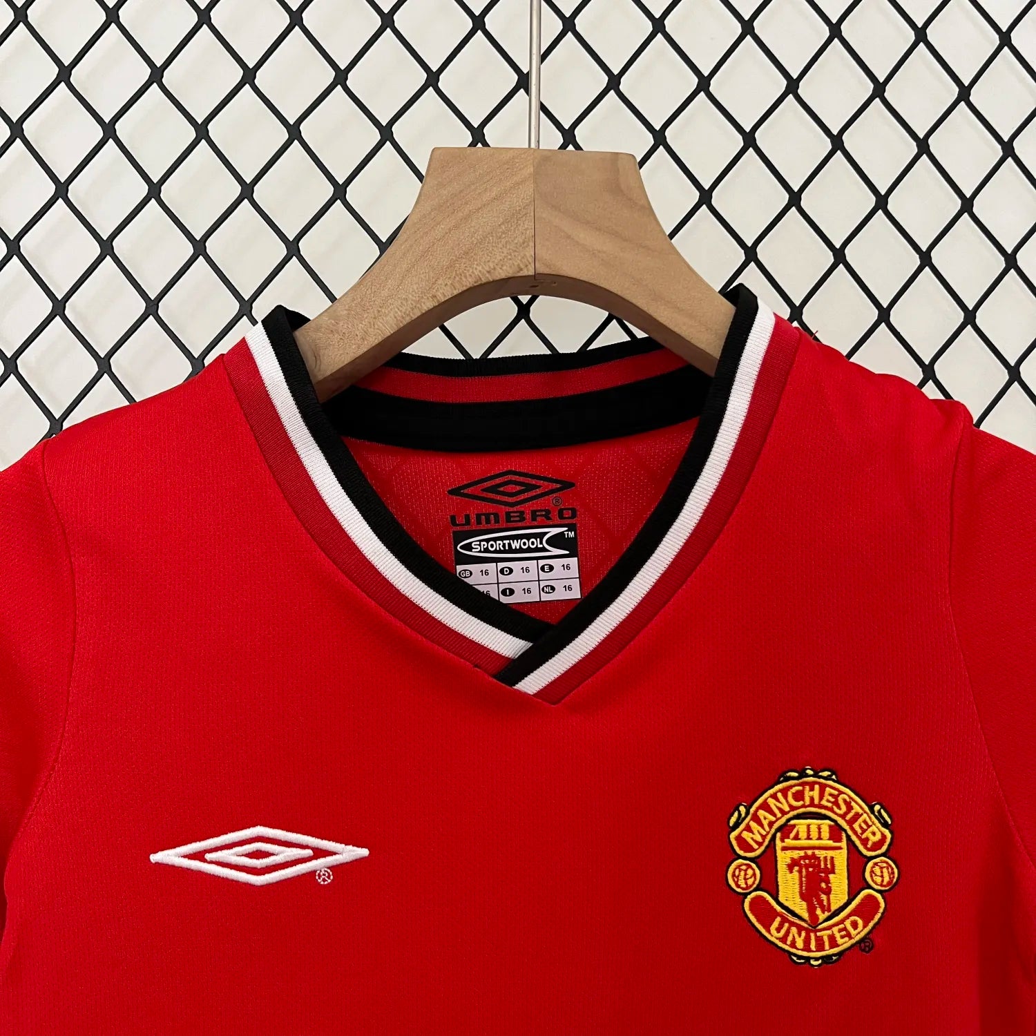 Manchester United 2000 Home jersey
