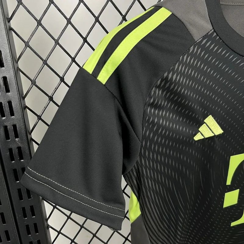 Bayern 2025 Black Goalkeeper Jersey