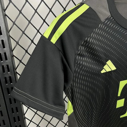 Bayern 2025 Black Goalkeeper Jersey