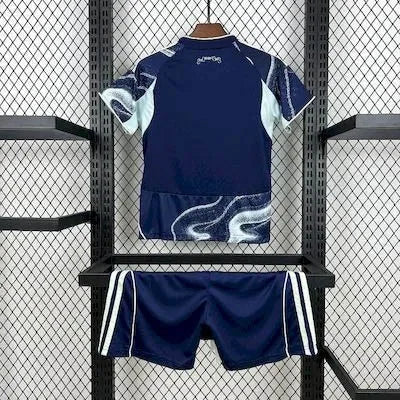 Venkovní dres Ajaxu 2025