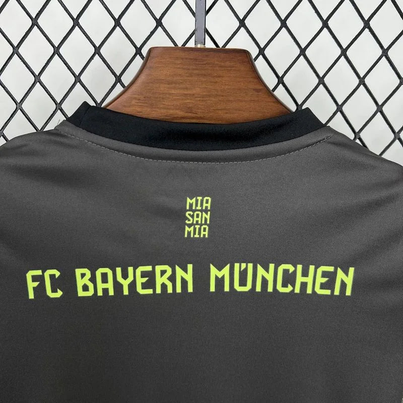 Bayern 2025 Black Goalkeeper Jersey