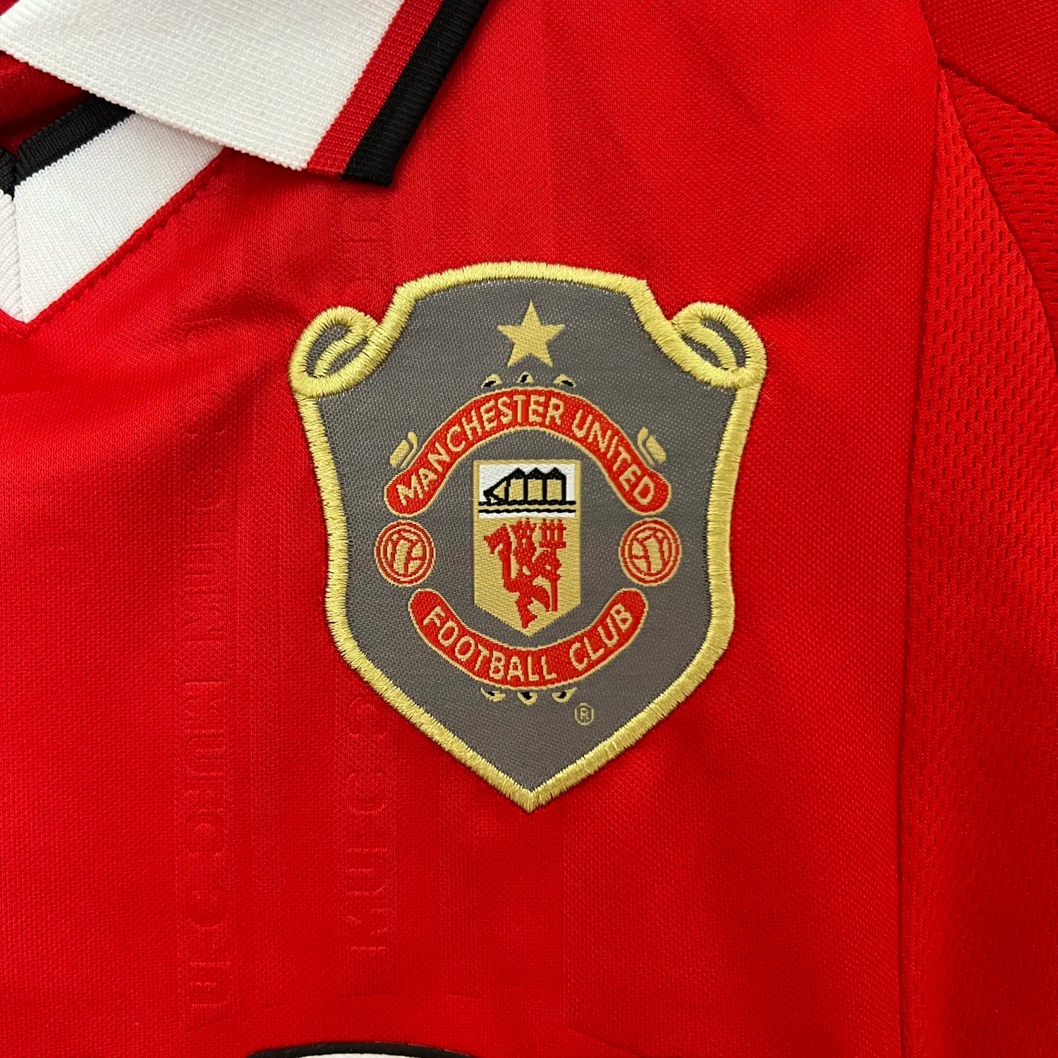 Manchester United 1999 Home jersey
