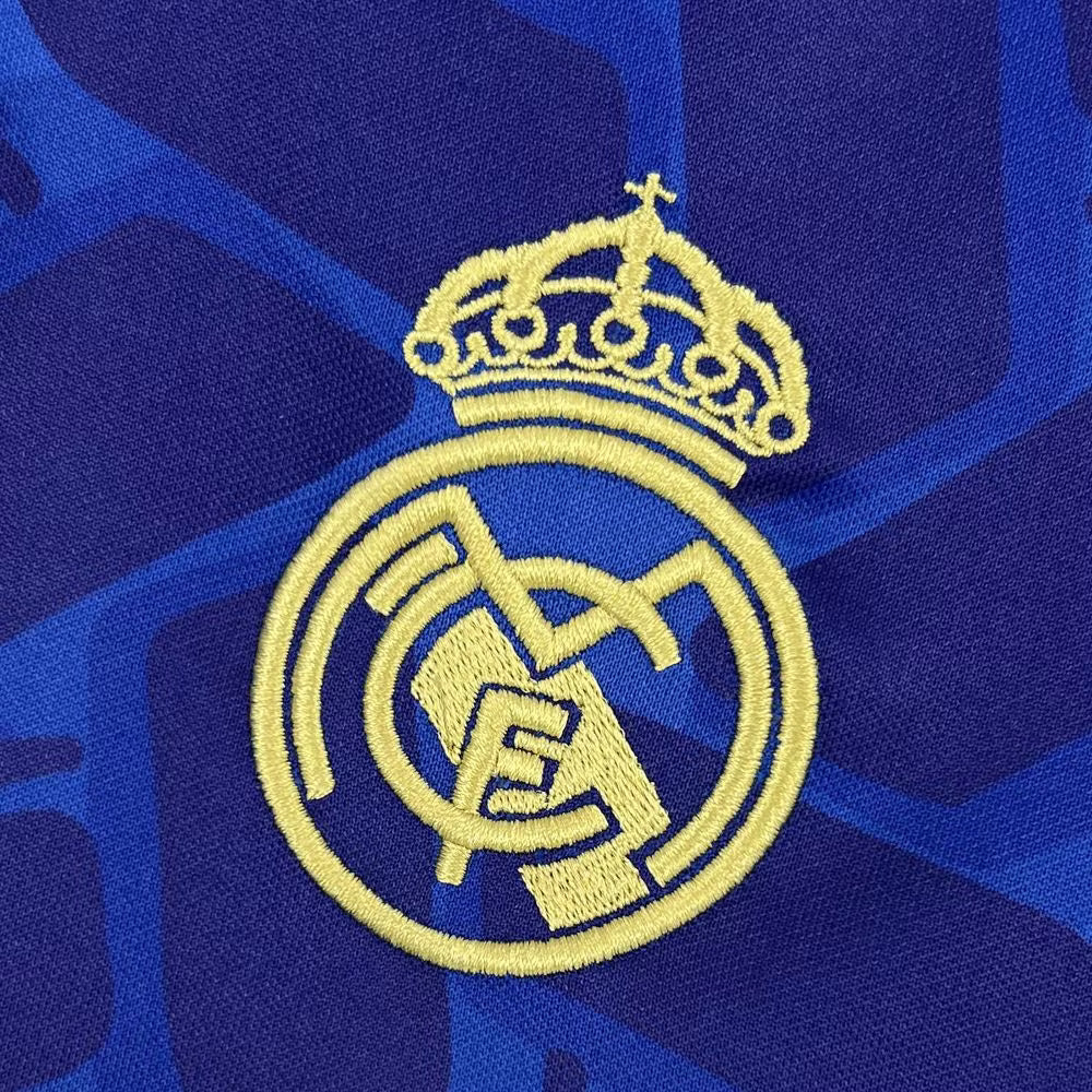 Maglia pre-partita del Real Madrid 2025