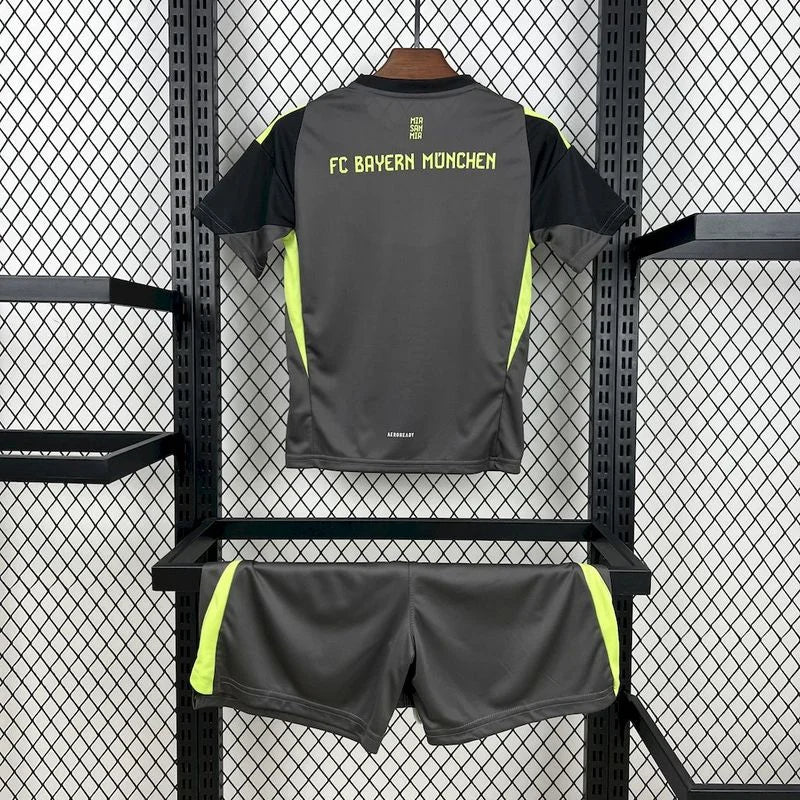 Bayern 2025 Black Goalkeeper Jersey