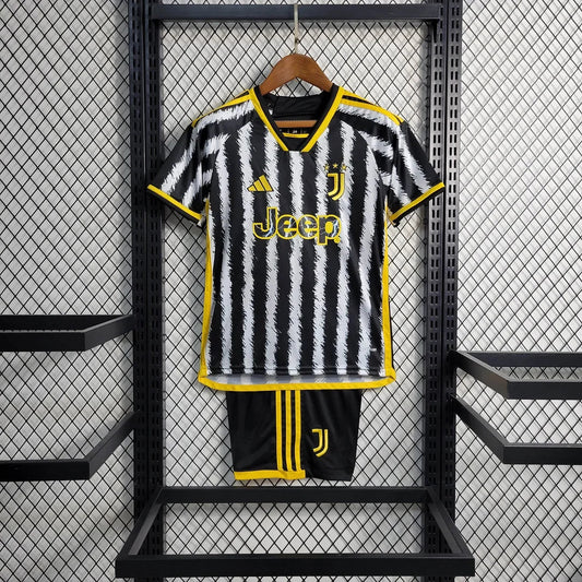 Domácí dres Juventusu 2023