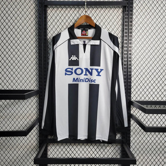 Juventus 97/98 Long Sleeve Home Shirt