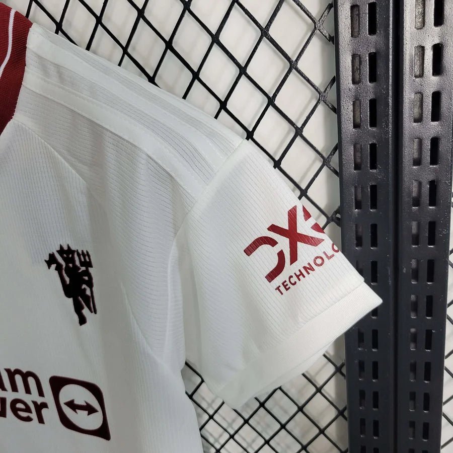 Real Madrid 2023 authentisches orangefarbenes viertes Trikot