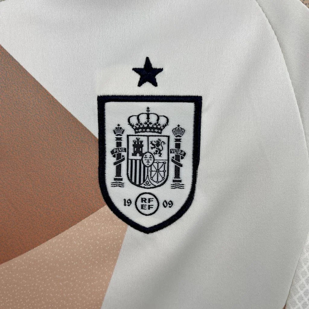 Spanias bortetrøye til fotball-VM 2026 med 2 stjerner