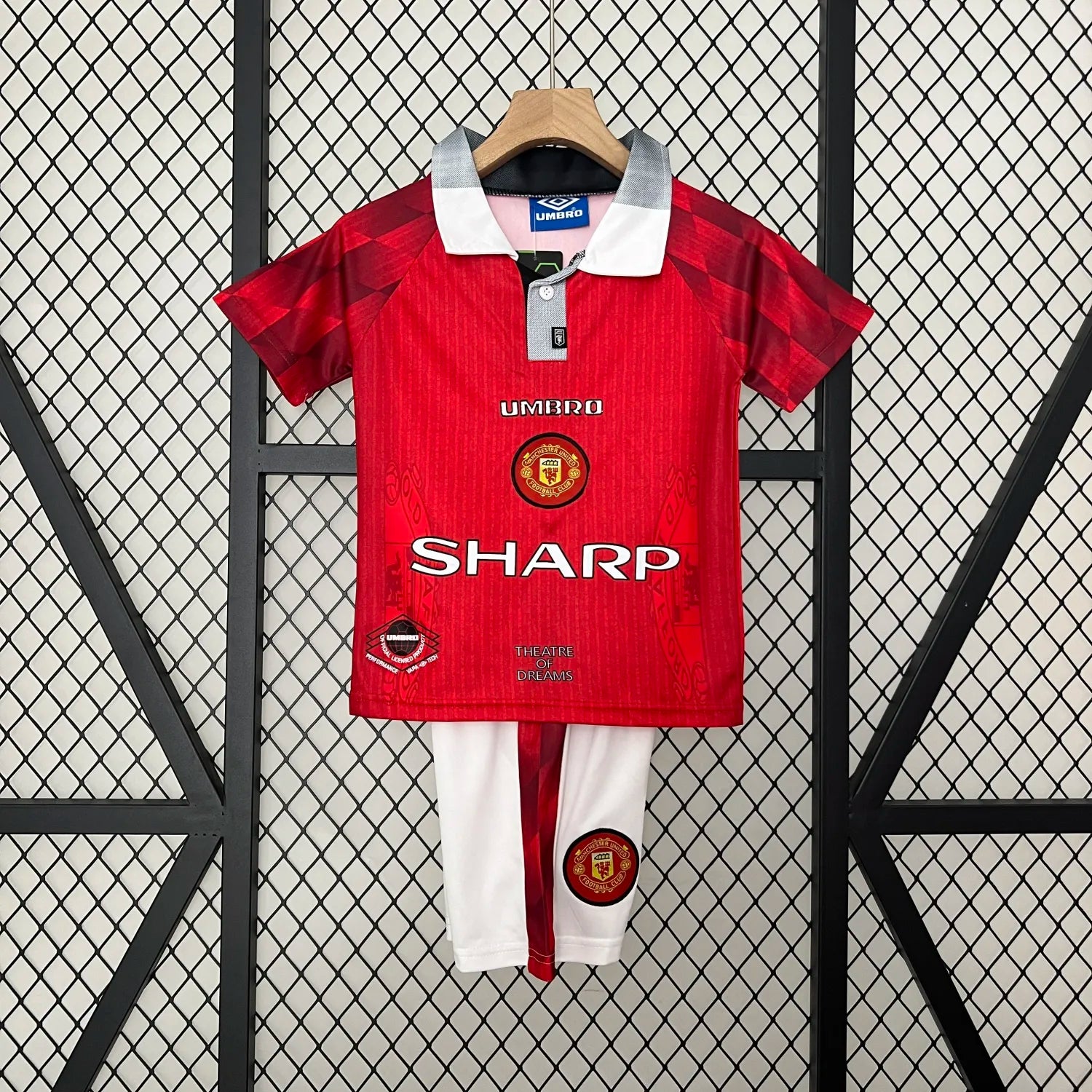 Manchester United 1996 Home jersey